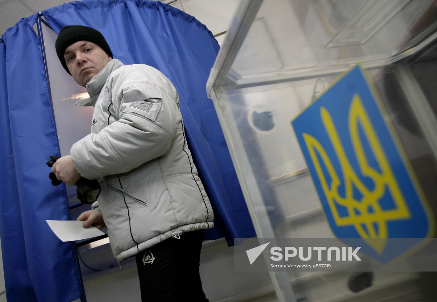 Voting at Ukrainian Consulate General in Rostov-on-Don