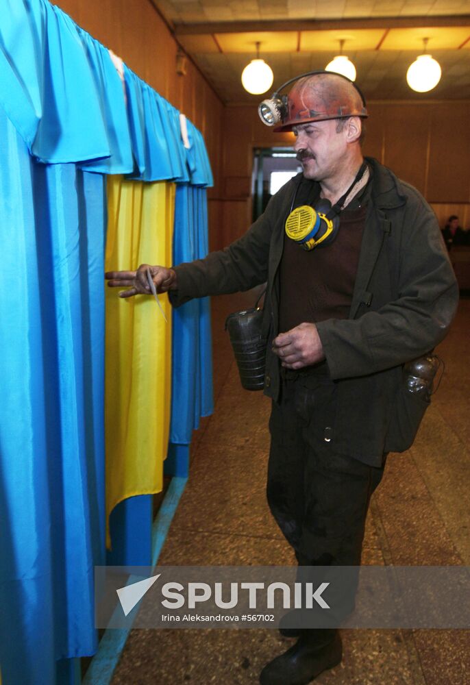 Donetsk residents vote in Ukrainian presidential election