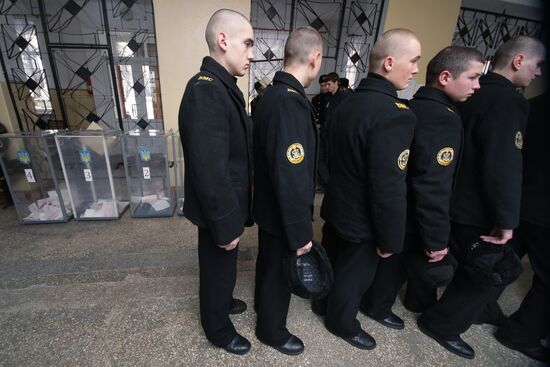 Residents of Sevastopol vite in Ukrainian presidential election