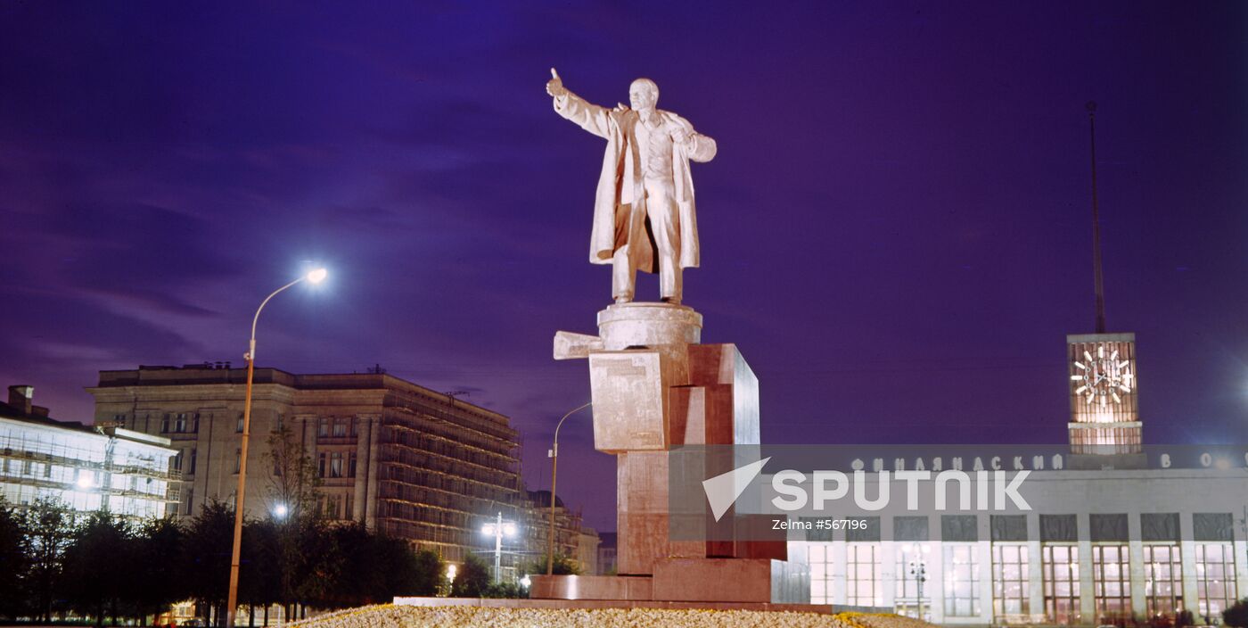 Monument to Vladimir Lenin