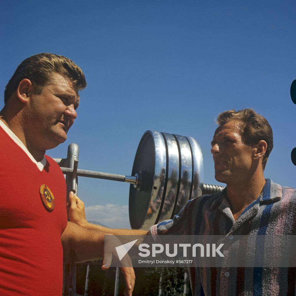 Sportsmen Zhabotinsky and Starshinov