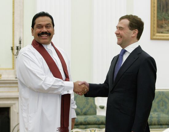 Medvedev meets Mahinda Rajapaksa