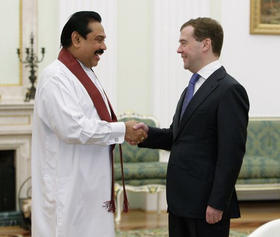 Medvedev meets Mahinda Rajapaksa