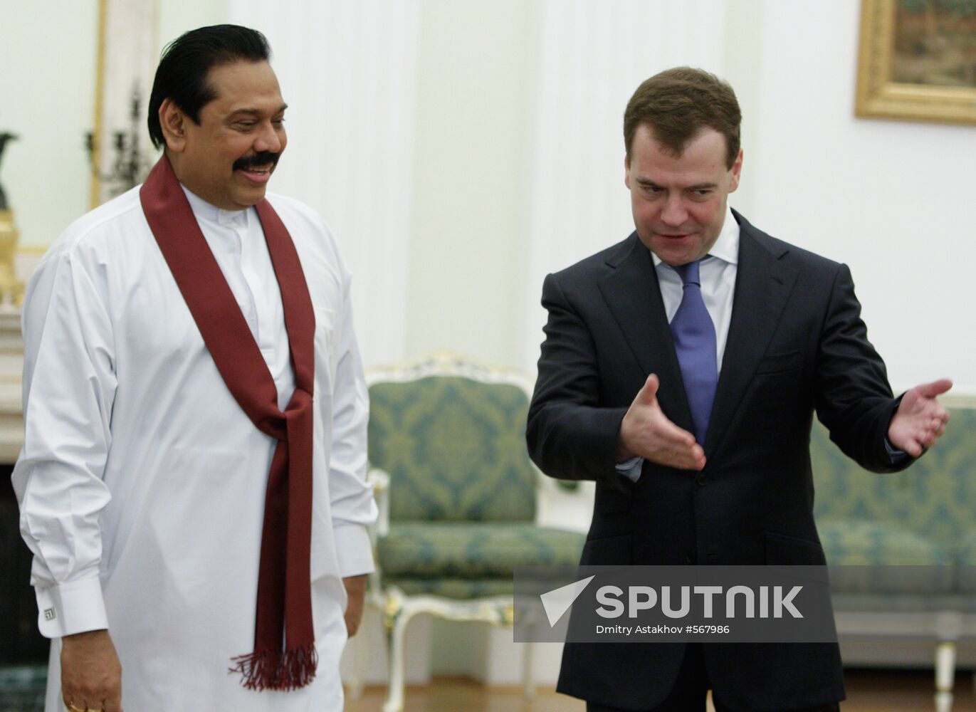 Medvedev meets Mahinda Rajapaksa