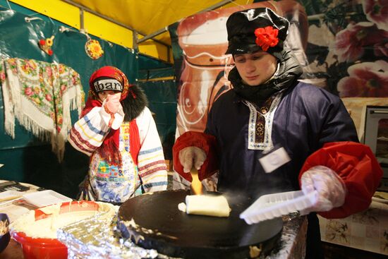 Making and selling pancakes at first day of Maslenitsa festival