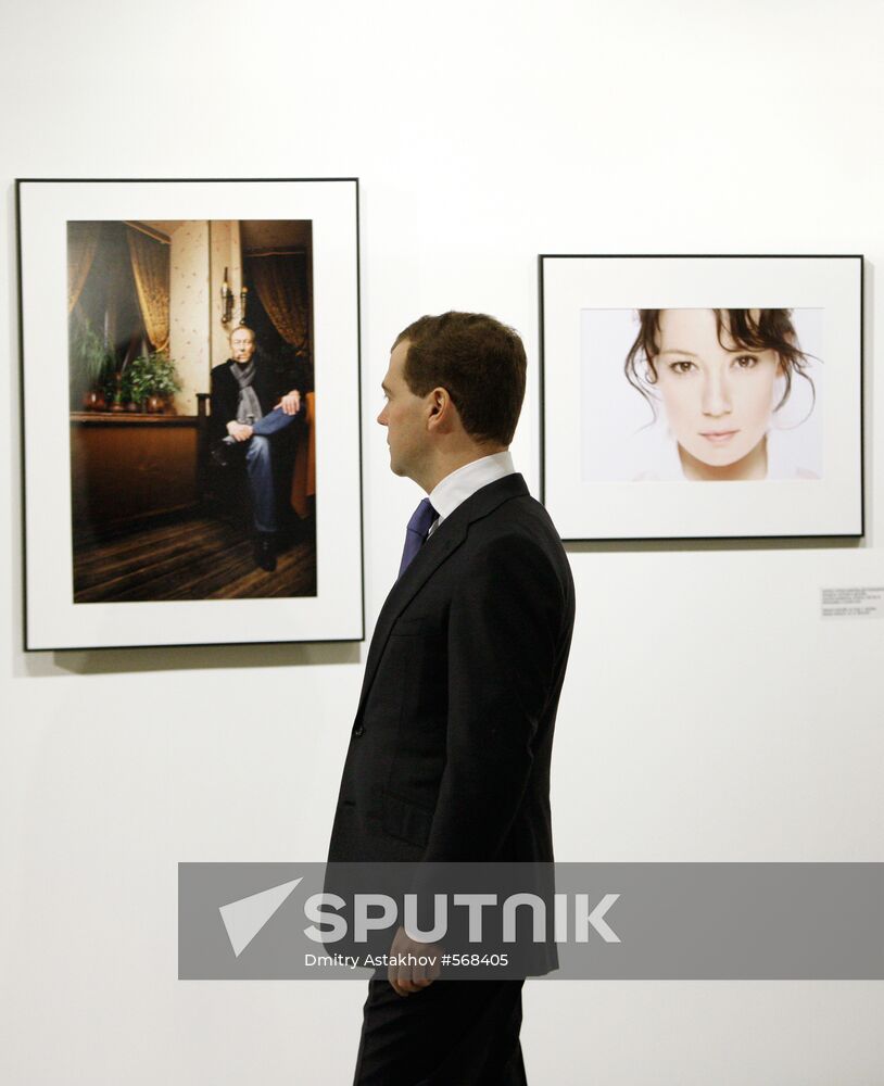 Russian President at Best of Russia 2009 photo exhibition