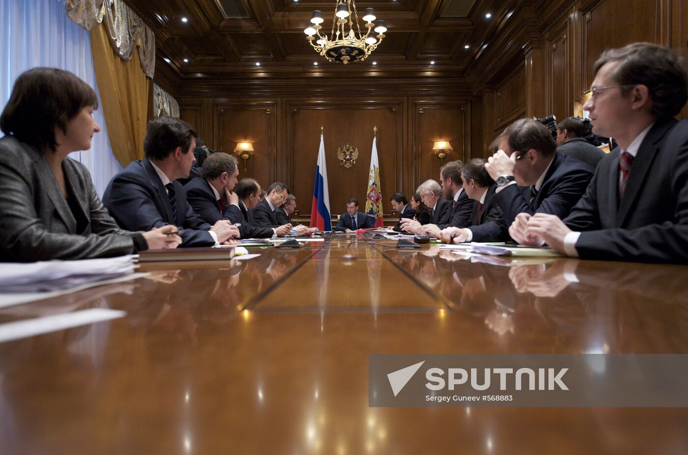 Dmitry Medvedev chairs meeting on financial market development