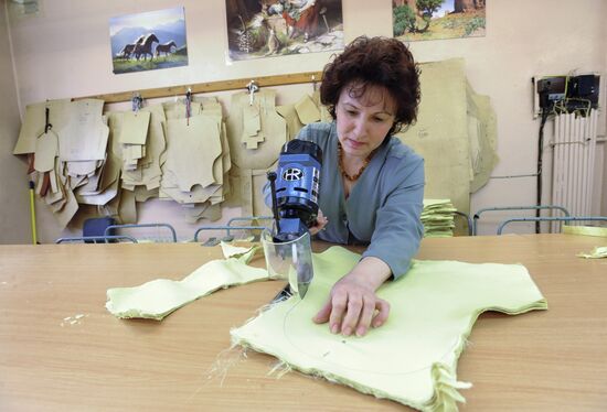 Manufacture and testing of bulletproof vests for Russian police