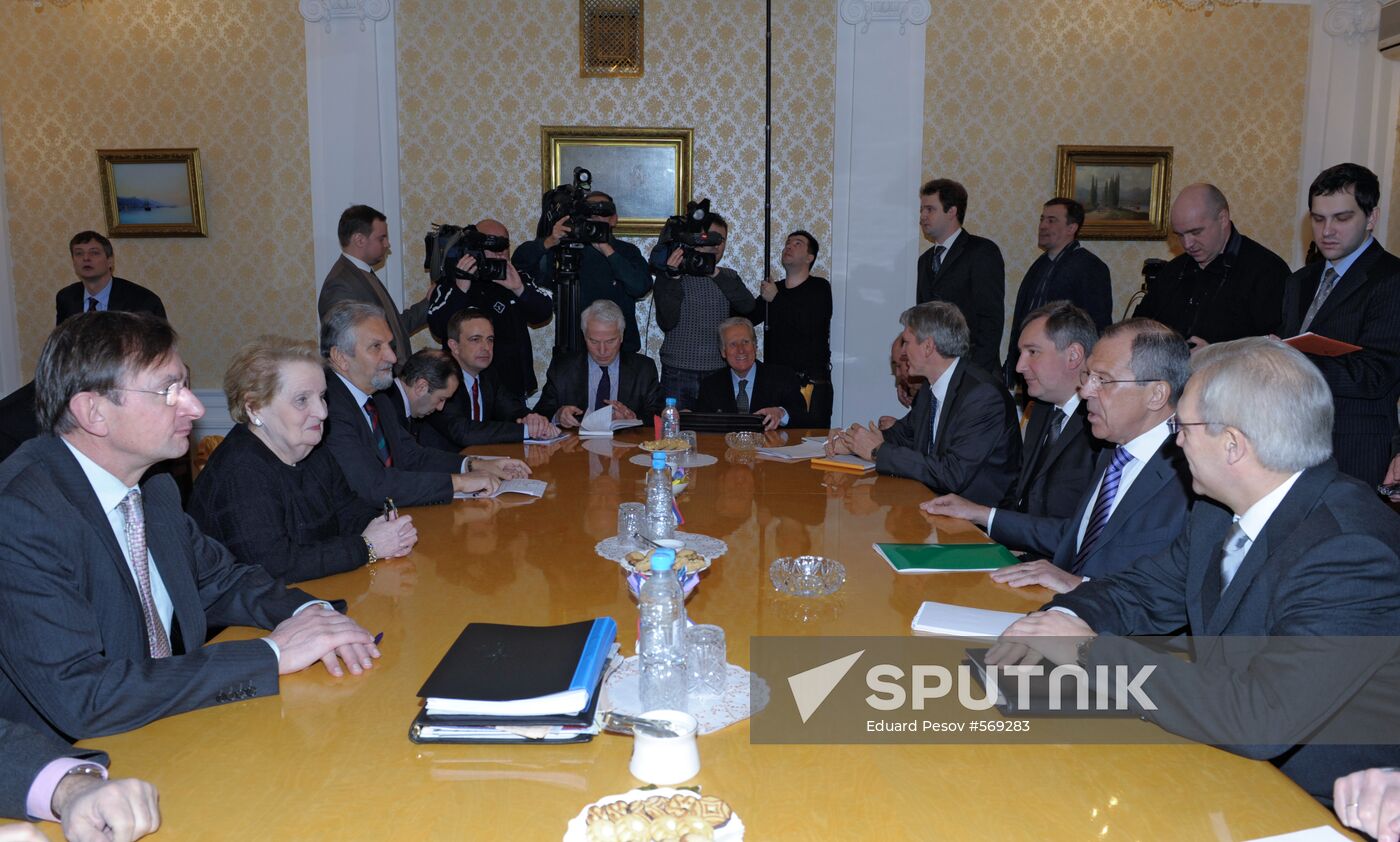 Sergei Lavrov meets with Madeleine Albright