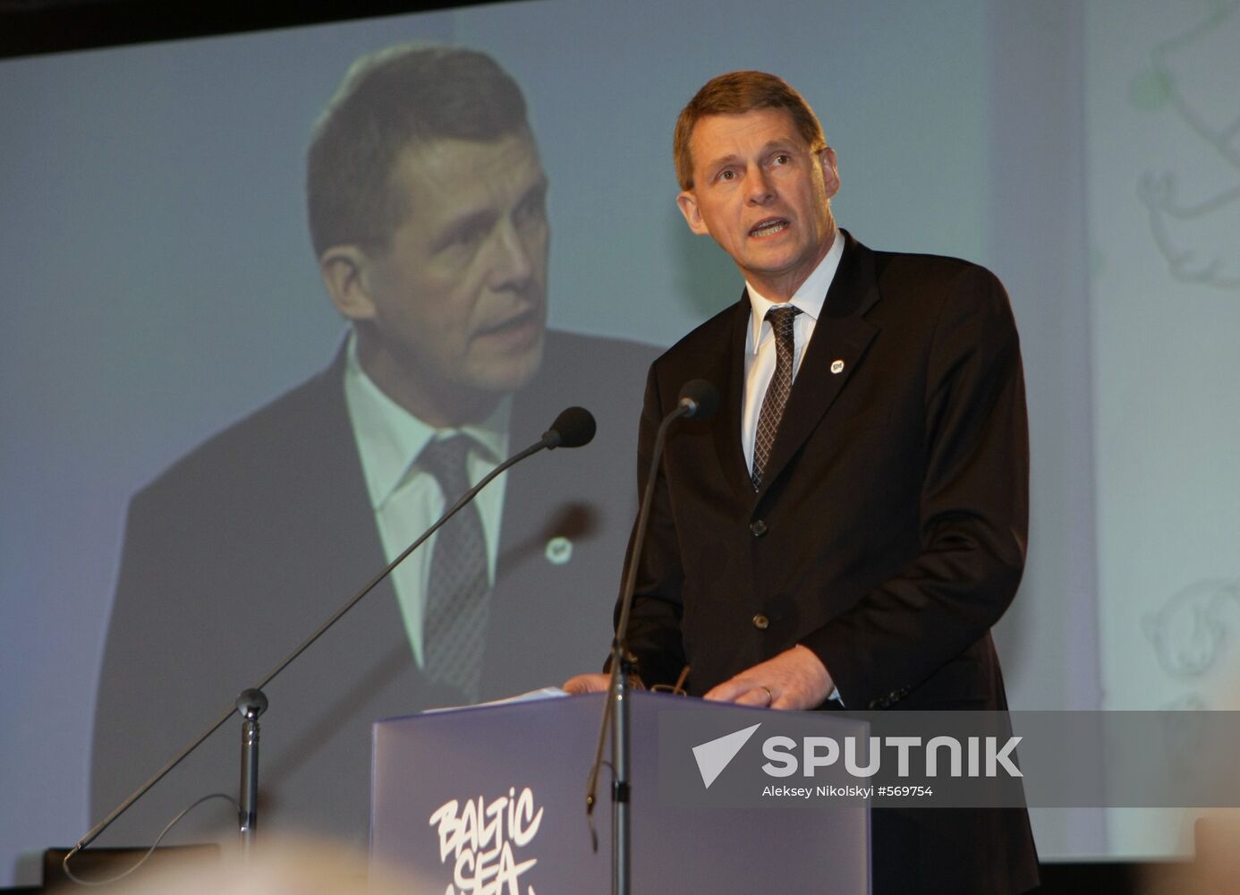 Matti Vanhanen speaks at Baltic Sea Action Summit 2010