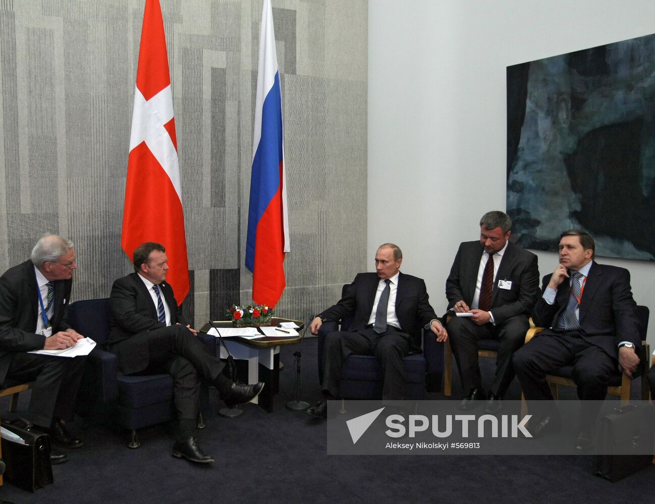 Vladimir Putin meets with Lars Løkke Rasmussen