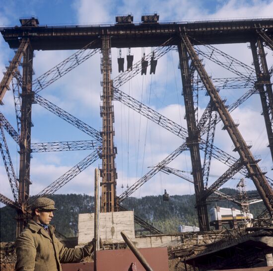 Cable crane