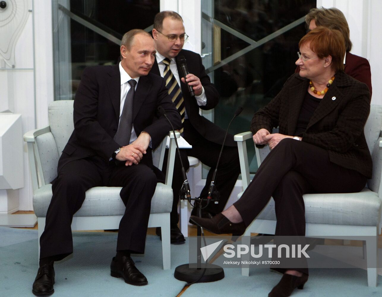 Vladimir Putin meets with Finnish president