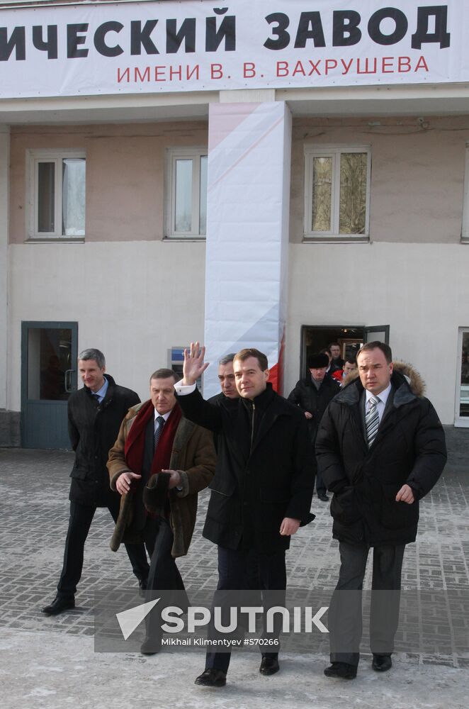 Dmitry Medvedev visits Tomsk electromechanical factory