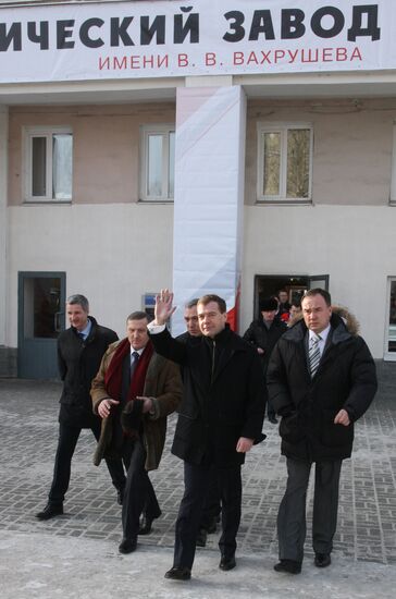 Dmitry Medvedev visits Tomsk electromechanical factory