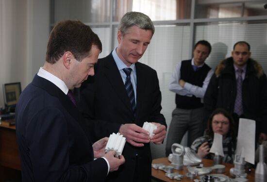 Dmitry Medvedev visits Tomsk electromechanical factory
