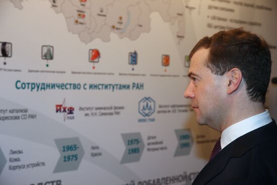 Dmitry Medvedev visits Tomsk electromechanical factory