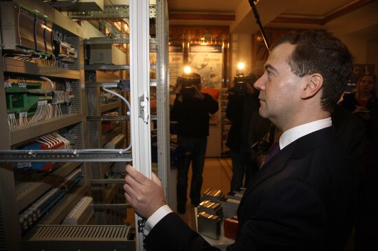 Dmitry Medvedev visits Tomsk electromechanical factory