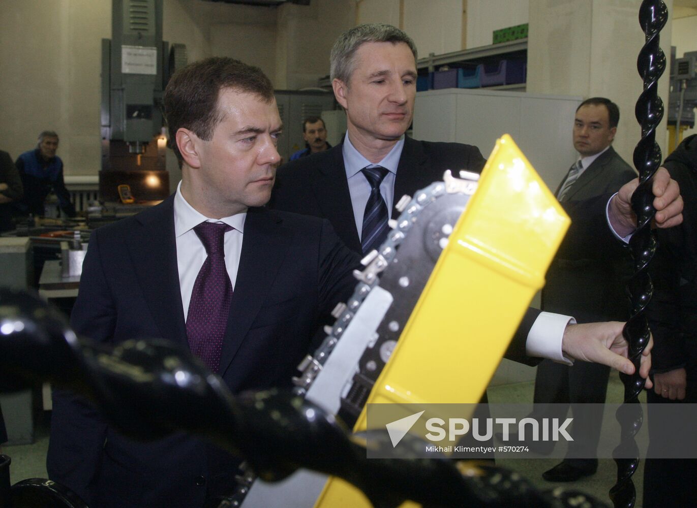 Dmitry Medvedev visits Tomsk electromechanical factory