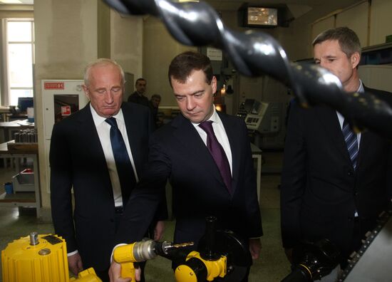 Dmitry Medvedev visits Tomsk electromechanical factory
