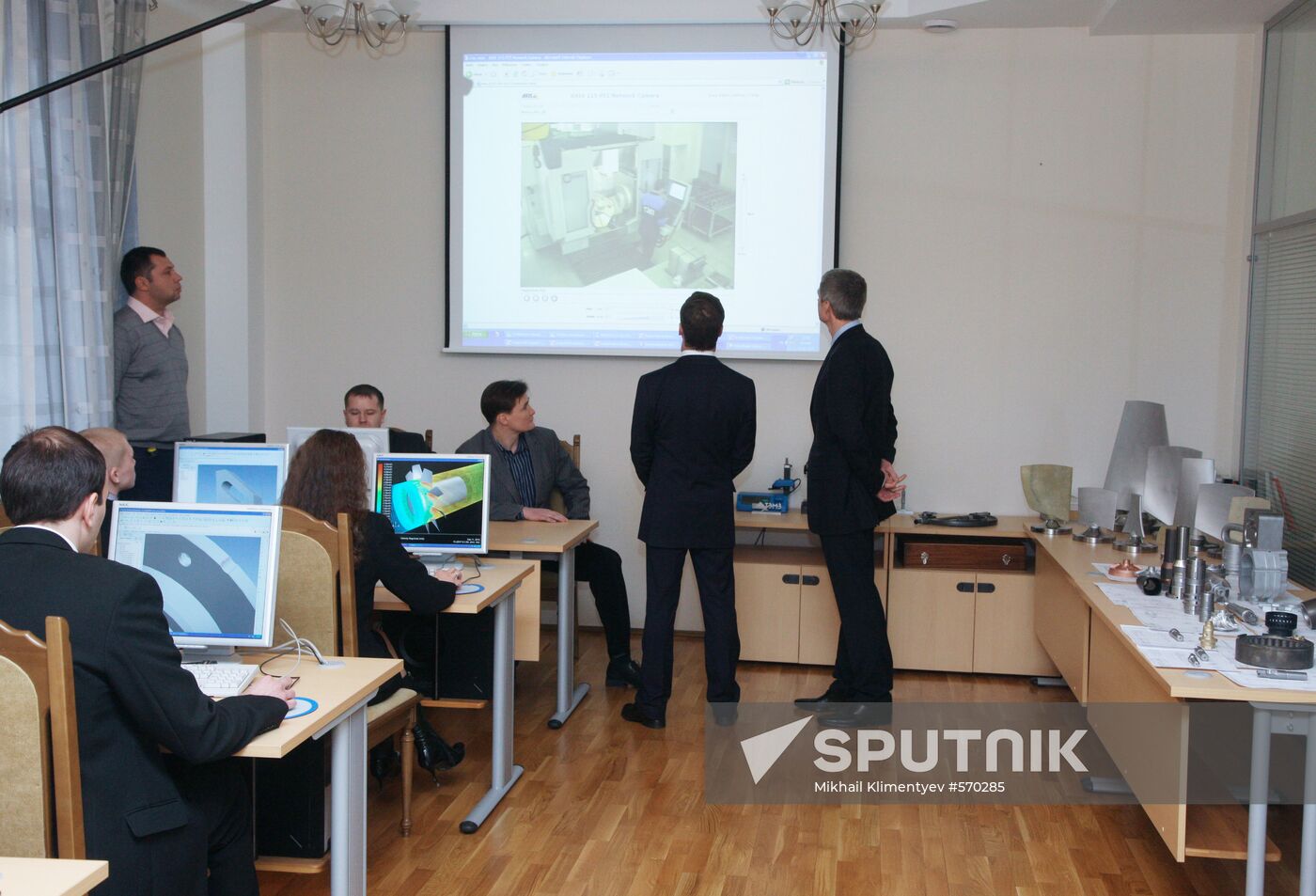 Dmitry Medvedev visits Tomsk electromechanical factory