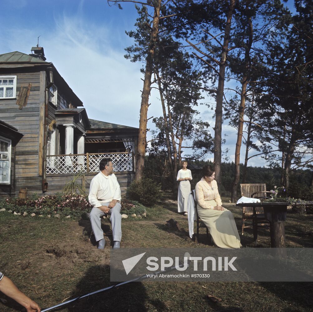 Actors on set of Yuly Karasik's movie Chaika