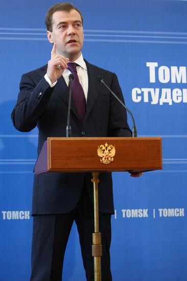 Dmitry Medvedev meets with Tomsk students