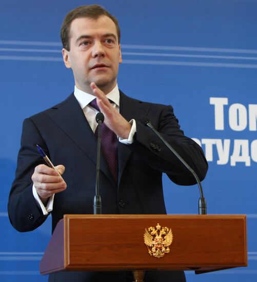 Dmitry Medvedev meets with Tomsk students