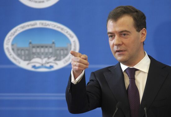 Dmitry Medvedev meets Tomsk students