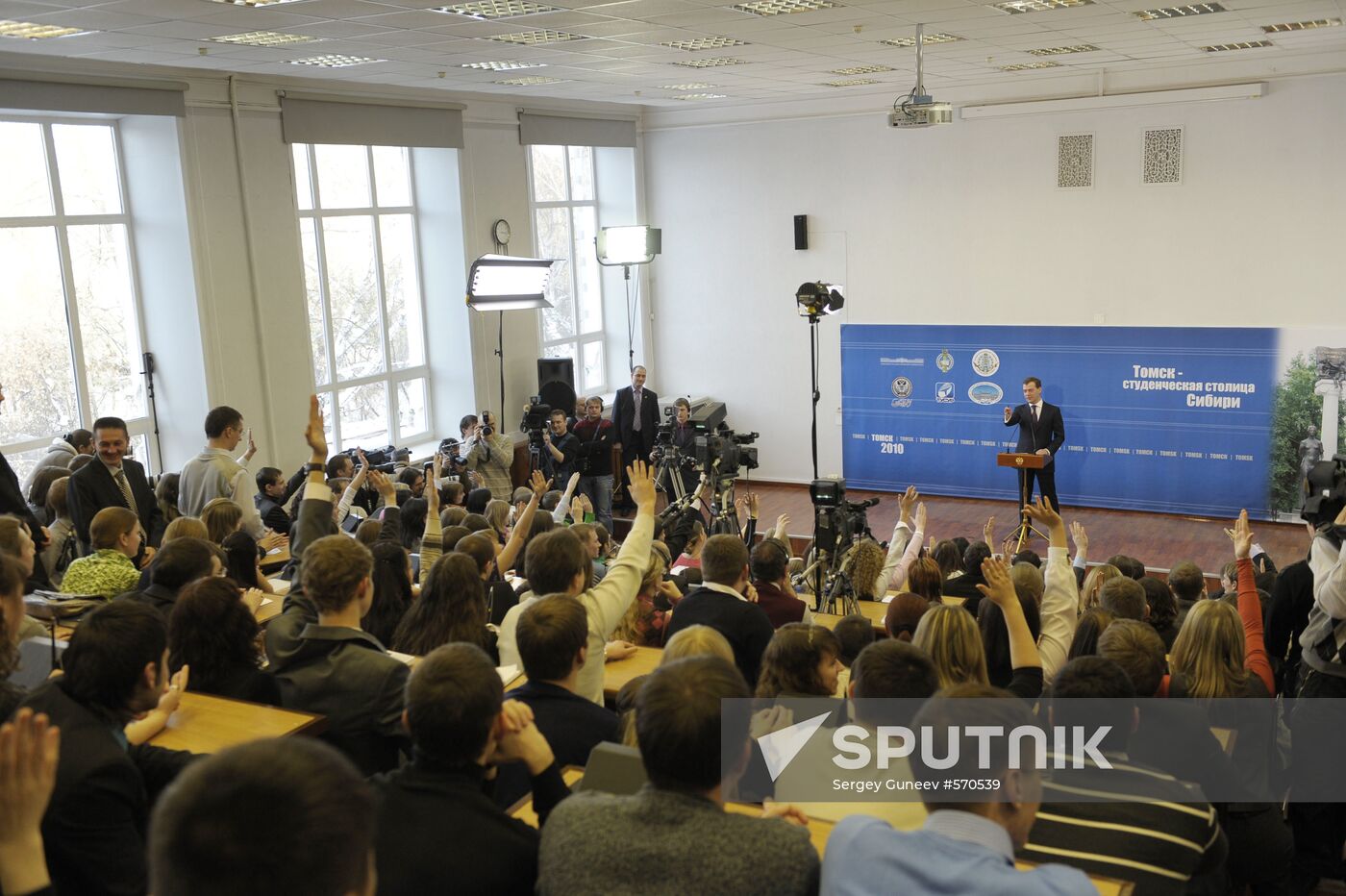 Dmitry Medvedev meets with Tomsk university students