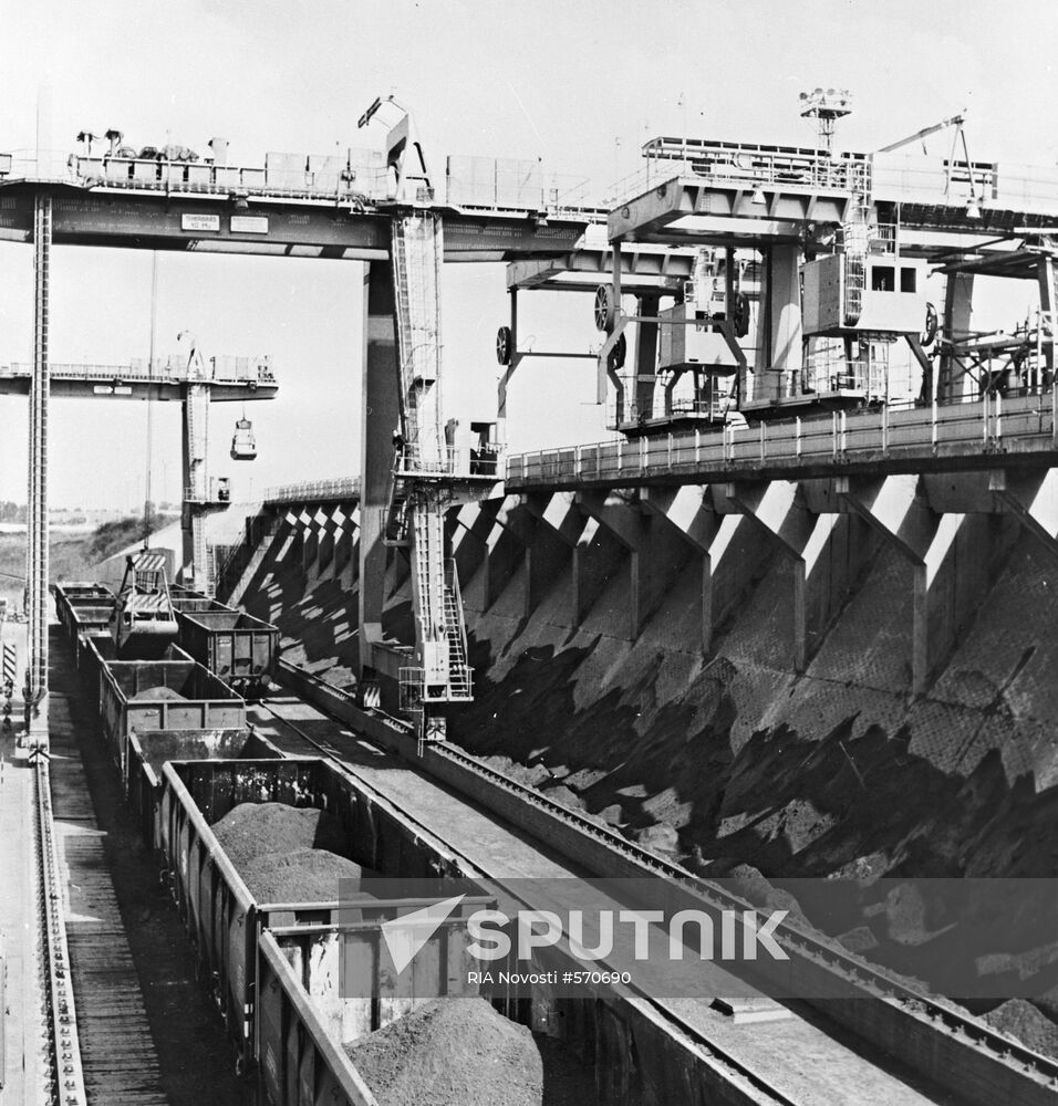 Carriages at sorting station