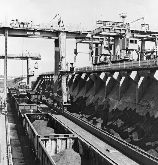 Carriages at sorting station