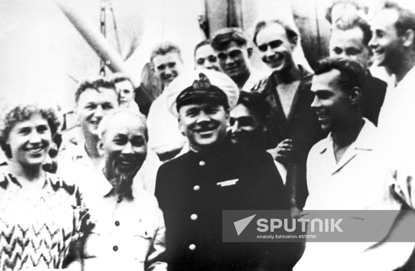 Ho Chi Minh with Soviet seamen