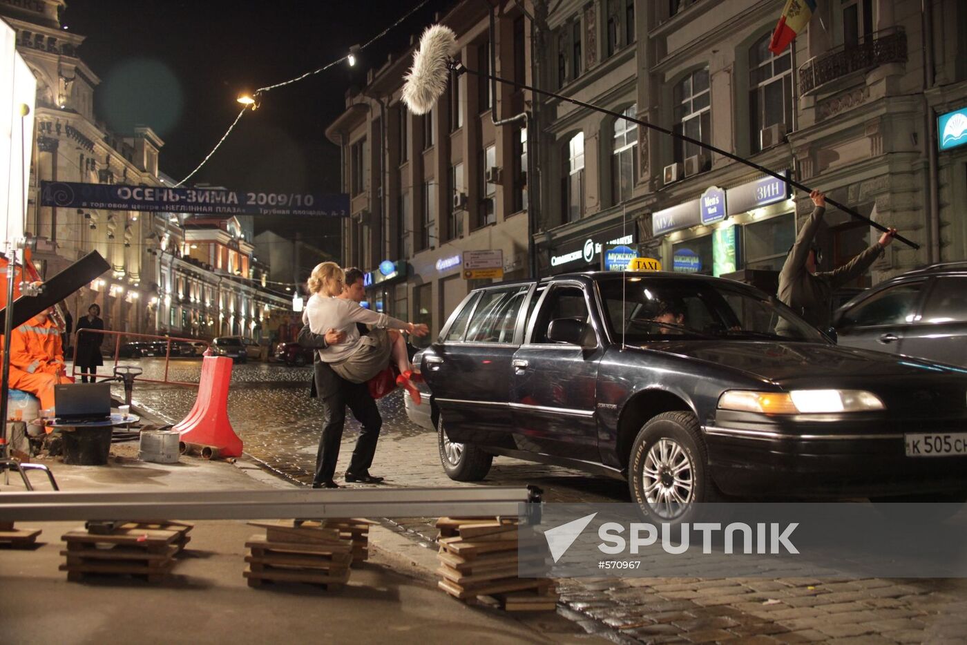 Scene from Love in the Big City-2 movie