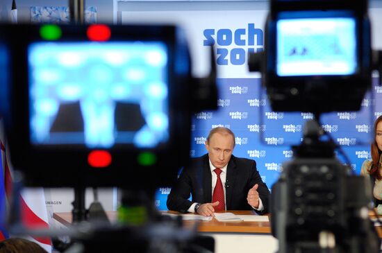 Vladimir Putin holds television conference with Russian House