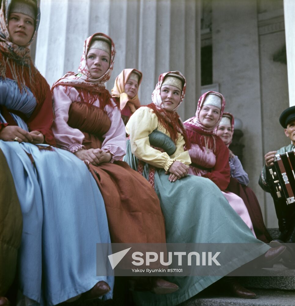 Folk art group