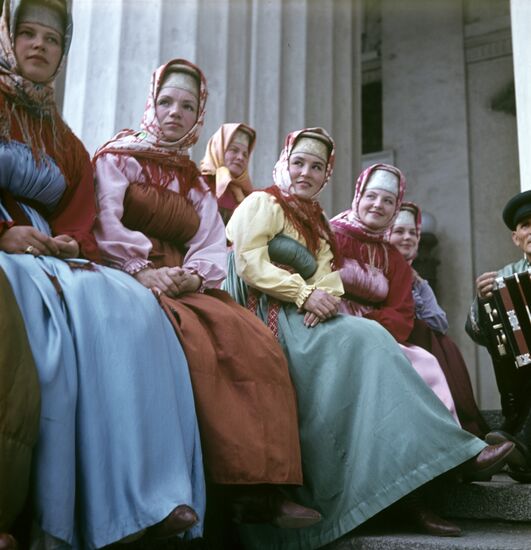 Folk art group