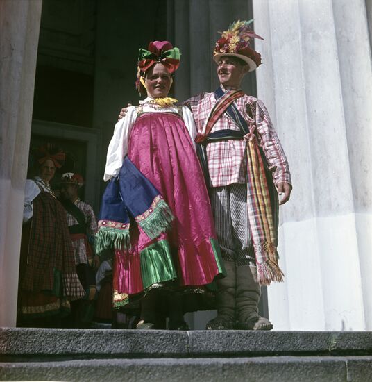 Folk art group