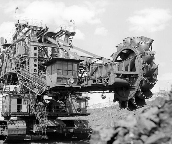 Excavator for open coal mining