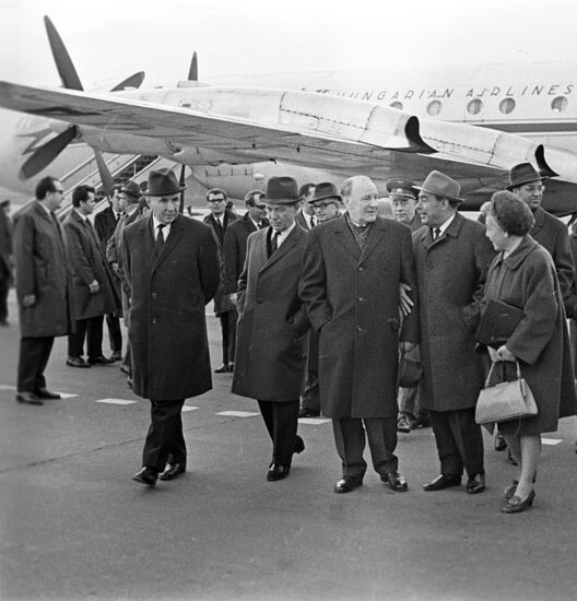 Arrival by Hungarian delegation