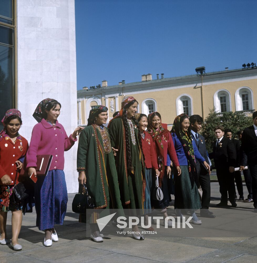 Congress guests explore Moscow