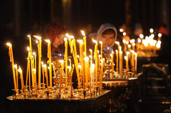 Moscow believers attend patriarchal service on Shrove Sunday
