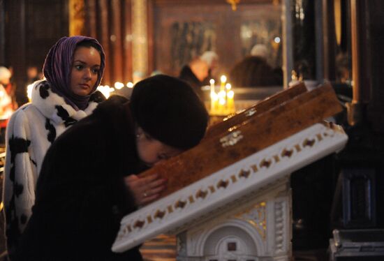 Moscow believers attend patriarchal service on Shrove Sunday