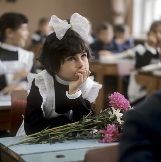 First grade pupil Natasha Rumyantseva