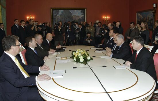 Dmitry Medvedev and Benjamin Netanyahu