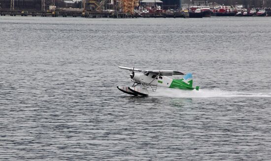 Hydroplane lands at False Creek