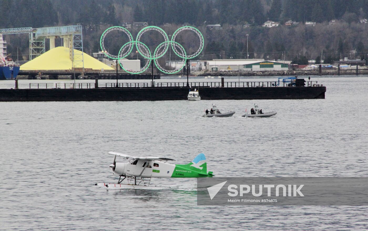 Hydroplane lands at False Creek