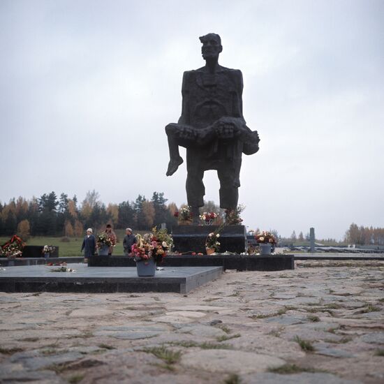 "Unconquered Man" sculpture