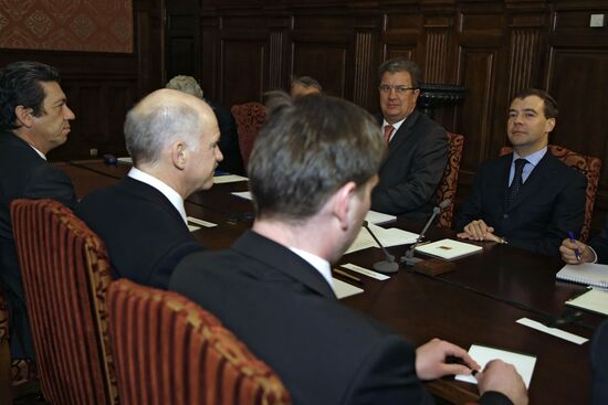 Dmitry Medvedev meets with George Papandreou