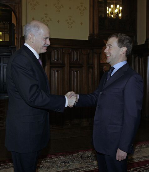 Dmitry Medvedev meets with George Papandreou